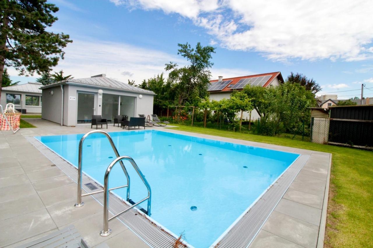 Modern Balcony Apartment With Pool Close To Lake In "Donaustadt" Wiedeń Zewnętrze zdjęcie